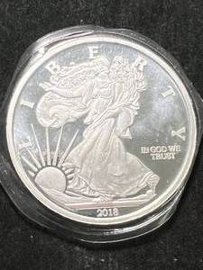 lot 39 image: 5 TROY OZ .999 FINE SILVER WALKING LIBERTY ROUND