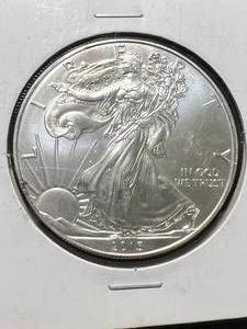 lot 41 image: 2015 AMERICAN SILVER EAGLE 1 TROY OZ .999 FINE SILVER