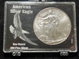 lot 55 image: 2011 AMERICAN SILVER EAGLE 1 TROY OZ .999 FINE SILVER IN CASE
