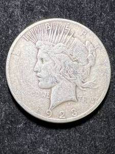 lot 71 image: 1923 US PEACE SILVER DOLLAR