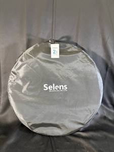 lot 8 image: Selens 2-in-1 Multi Reflector for Photography (Round, Foldable)