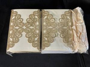 lot 12 image: 50 Gold Glitter Party Paper Napkins with Bows - 4.9 x 7.1 in