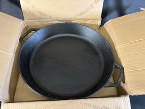 lot 23 image: 17 Inch Cast Iron Skillet with Dual Handle - Boxed