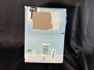 lot 29 image: Famiworths Single Serve Iced and Hot Coffee Maker, Boxed