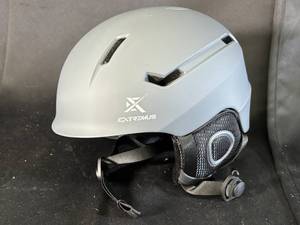 lot 44 image: Extremus Snow Sports Helmet, Size Medium
