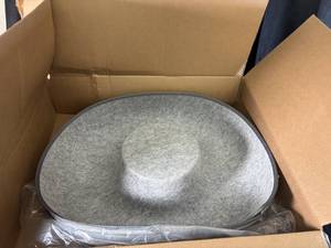 lot 56 image: Cat Tunnel Bed, 24 Inch, Light Grey, New