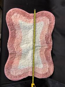 lot 57 image: Small Pink and White Area Rug, Wavy Shape, Shaggy Pile
