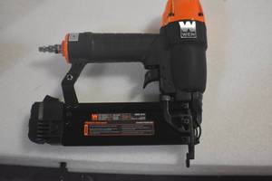 lot 13 image: WEN 61721 18-Gauge 38-Inch to 2-Inch Pneumatic Brad Nailer