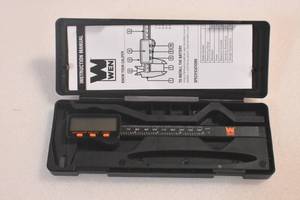 lot 15 image: WEN 10761 Electronic 6.1-Inch Digital Caliper with LCD Readout and Storage Case
