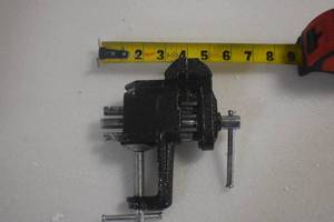 lot 21 image: WEN HTV301 3-Inch Cast Iron Clamp-On Home Table Vise