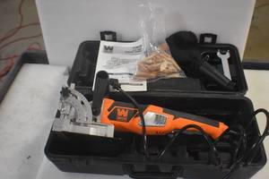 lot 36 image: WEN JN8504 8.5-Amp Plate and Biscuit Joiner with Case and Biscuits