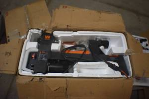 lot 42 image: WEN LA3421 3.2-Amp 8-Inch by 13-Inch Variable Speed Mini Benchtop Wood Lathe