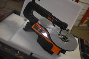 lot 44 image: WEN 3921 16-inch Two-Direction Variable Speed Scroll Saw