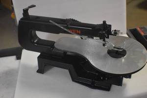 lot 52 image: WEN 3921 16-inch Two-Direction Variable Speed Scroll Saw