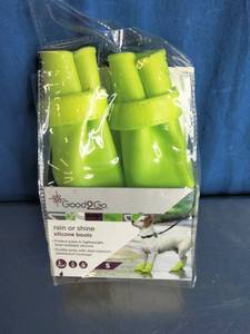 lot 8 image: Good2Go Rain or Shine Silicone Boots for dogs