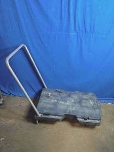 lot 16 image: Rubbermaid Foldable Cart