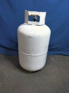 lot 19 image: 40 Pound Propane Tank