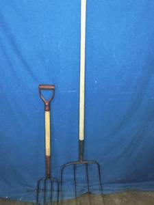 lot 33 image: 2 Pitchforks
