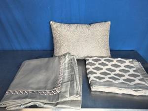 lot 63 image: Throw Pillow and Shams