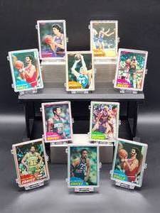 lot 10 image: (100) Assorted Vintage 1981- 82 Topps Basketball Cards in (10) Plastic Holders