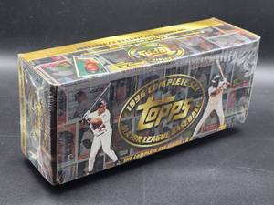 lot 126 image: Factory Sealed 1996 Topps Baseball Card Set
