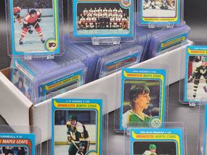 lot 45 image: (200) Plus Assorted Vintage 1979 - 80 Topps Hockey Cards