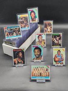 lot 71 image: (200) Plus Assorted Vintage 1975 - 76 Topps Basketball Cards