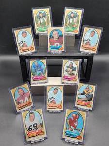 lot 117 image: (12) Assorted Vintage 1970 Topps Football Cards