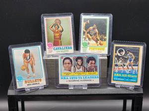 lot 149 image: (5) Assorted Vintage 1973-74 Topps Basketball Cards