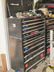lot 12 image: Husky Rolling Tool Cabinet 10-drawer with Key