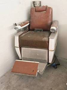 lot 17 image: Vintage Takara Company (Belmont) Barbershop Chair