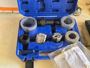 lot 31 image: Astro Pneumatic Heavy Duty Exhaust Pipe Stretcher Kit 78835 with Case