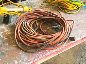 lot 43 image: Husky 100 Extension Cord