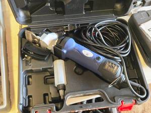 lot 69 image: Pet & Livestock HQ Professional Shears (for Sheep, Angora Goats, Alpacas, Llamas, all Woolly Coats with Case