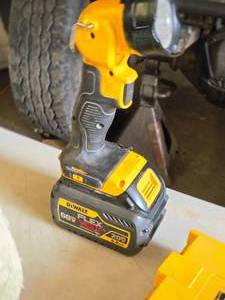 lot 72 image: Cordless Shop Flashlight with DeWalt 2060V Max Flex Volt 6.0Ah Lithium Ion Battery Pack