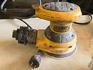 lot 78 image: DeWalt Random Orbit Palm Sander D26451