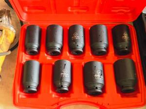 lot 81 image: Anbull 12-drive Socket Set 9-piece with Case