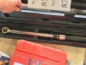 lot 84 image: Husky Pro 38-drive Torque Wrench 39103 with Case