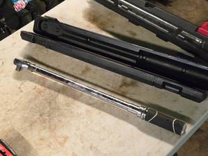 lot 85 image: Husky 12-drive Torque Wrench 564464 with Case