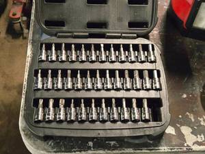 lot 87 image: Husky 38-drive Bit Socket Set  SAE  Metric 37-piece with Case