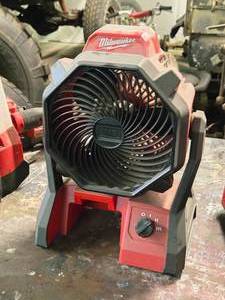 lot 91 image: Milwaukee 18V Jobsite Fan 0886-20