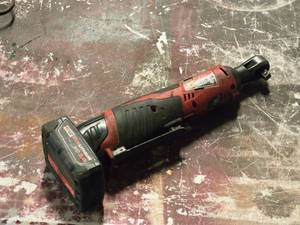 lot 103 image: Milwaukee 12V 38 Ratchet 2457-20 with M12 Red Lithium XC 3.0 Battery Pack