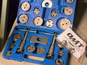 lot 106 image: Orion Motor Tech Disc Brake Pad & Caliper Serv ice Tool Kit with User Manual, Case