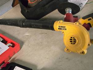 lot 115 image: DeWalt 20V Cordless Blower DCE100