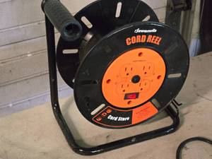 lot 118 image: Dewenwils Cord Reel with 4-plug
