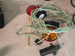 lot 119 image: Trailer Lights and Multi-Plug Adapter