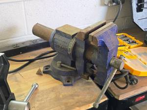 lot 125 image: Wilton Bench Vise 5-grip