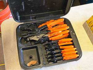 lot 143 image: Lang Combination InternalExternal Snap Ring Pliers Set 12-piece with Case