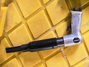 lot 181 image: Sunex Tools Pneumatic Pistol Grip Needle Scaler SX246 Rev. A