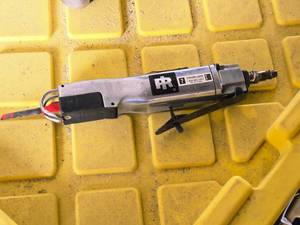 lot 178 image: Ingersoll-Rand Model 429 Air-Powered Reciprocating Saw
